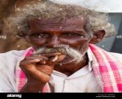 old indian man smoking at chitradurga town karnataka india j4pp6m.jpg from south indian old man se