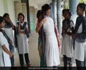 99ig8tr8 in the video the teacher and students can be seen interacting emotionally 625x300 07 july 23.jpg from most viral teacher student video
