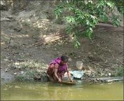 20120513 800px woman washing at bangladeshi village.jpg from www comangla dishe villag