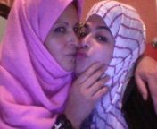 muslima arab hijab girls lesbian kisses tongue fngml 17.jpg from سكس فديو بنت يمنيات مصريات اعرقيات موقع عربي